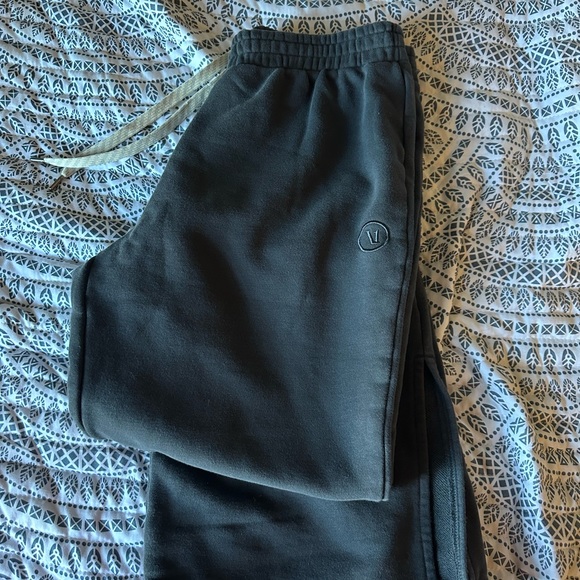 Like new vuori sweatpants in the style Sedona wide leg pants. - Picture 15 of 16